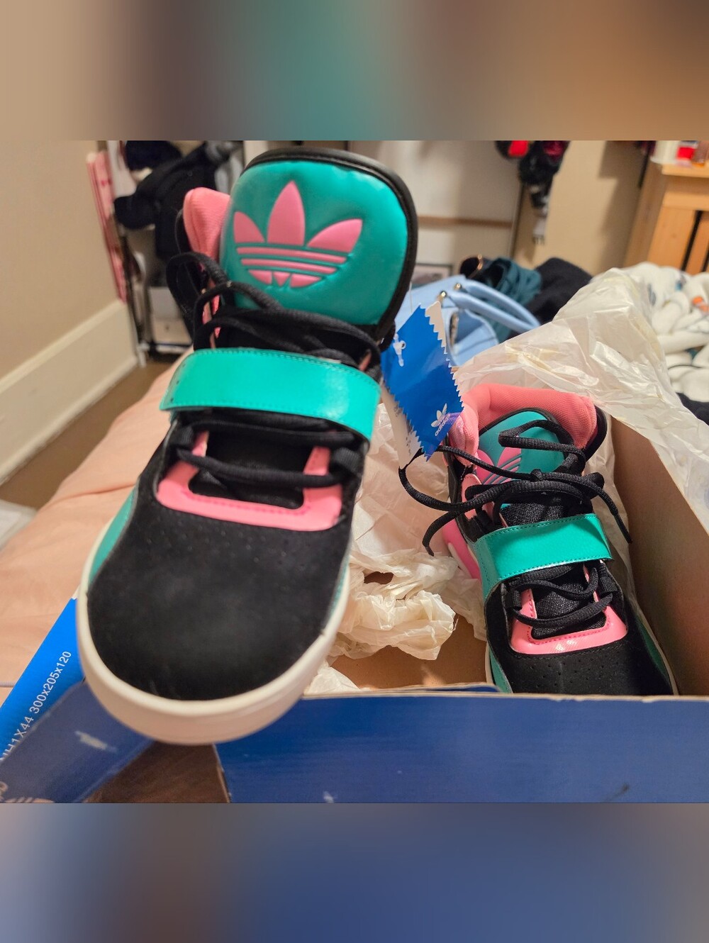 Womens Adidas Vintage Roundhouse  Retro 80s High-Top Originals